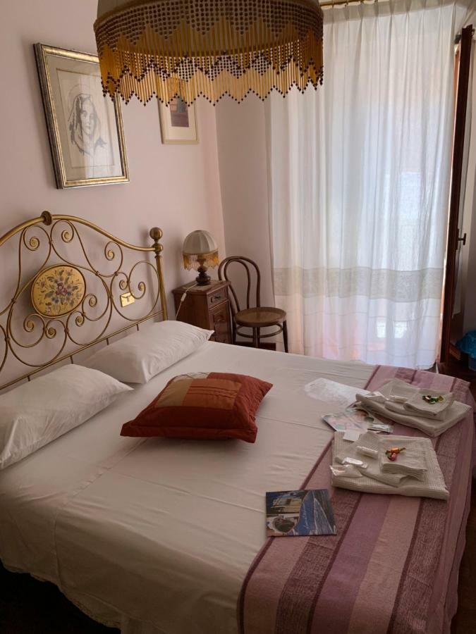 Casa Tonina Bed and Breakfast Carloforte  Eksteriør billede